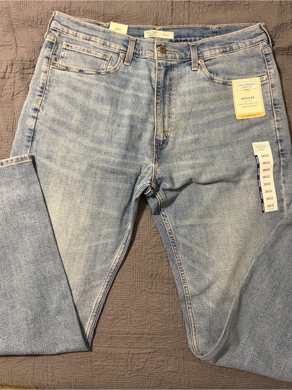 Levi's Men's Light Blue Relaxed Jeans